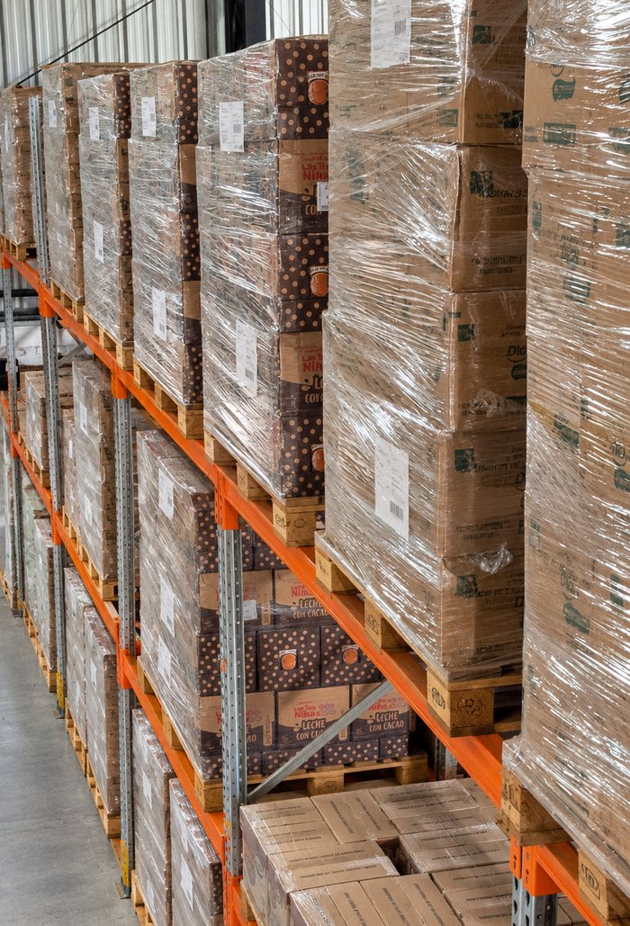 Pallets de productos en el depósito